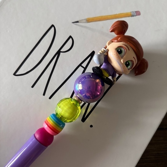 Studio 120 Other - Disney Doorables: Finding Nemo: Darla handmade beaded pen